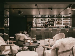 LobbyBar_03