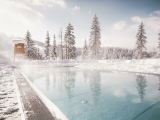 SpaWellness_Pool_02