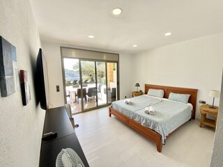 SCHLAFIZIMMER 1
