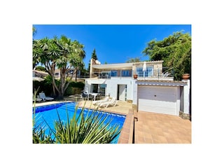 VILLA MIT PRIVATEM POOL