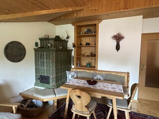 Essplatz mit Kachelofen