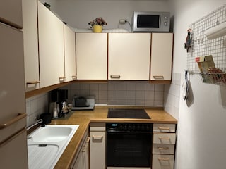 KÜCHE MIT ALLEN  GERÄTEN