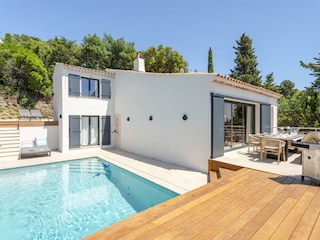 Gebäudeansicht - Swimmingpool