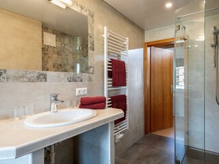 Haus_Sonne_Wenger_Strasse_2_Kirchdorf_Badezimmer_1