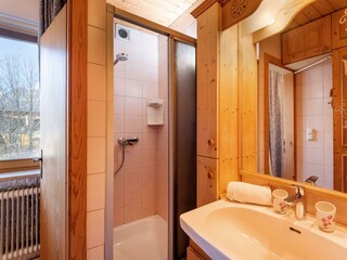 Haus_Lang_Niederhofen_9c_St_Johann_Badezimmer_Dusc