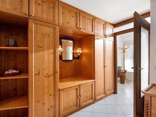 Haus_Lang_Niederhofen_9c_St_Johann_Garderobe