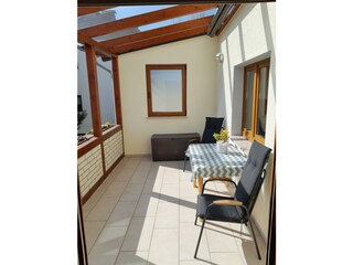 Balkon mit Sitzgelegenheit