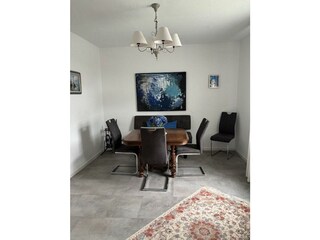 Esszimmer mit ausziehbarem Tisch
