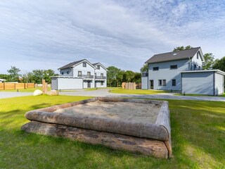 XXL-Sandkiste als Treffpunkt für die Kleinen