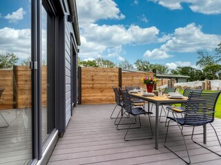 Zugang zur möblierten Terrasse