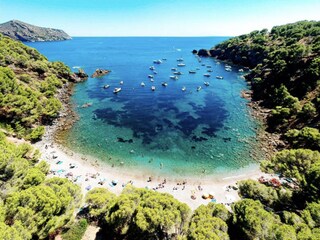 Bucht hinter Rosas Stadt