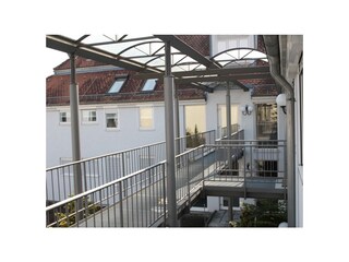 Laubengang vom Fahrstuhl zur Wohnung