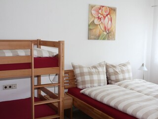 Schlafzimmer 2 mit TV