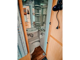 Die Toilette mit eigener Entleerung - wie echte Camper!