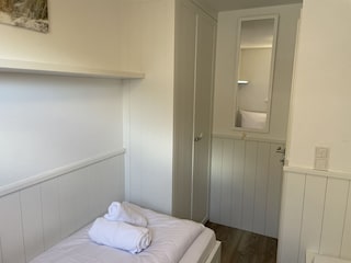 kl. Schlafzimmer mit 2 Einzelbetten