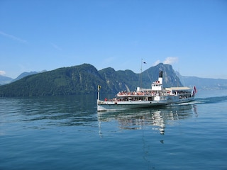 Der Vierwaldstättersee mit Dampfschiff