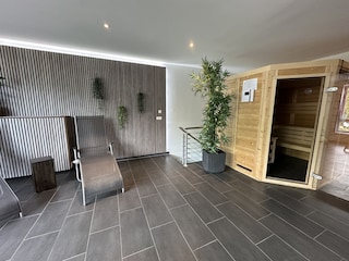 Sauna mit Zugang zum Schwimmbad