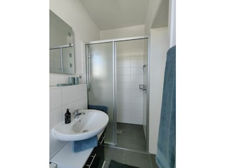 Badezimmer mit Dusche