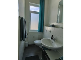 Badezimmer mit Fenster