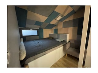 160er Bett im Familienschlafzimmer