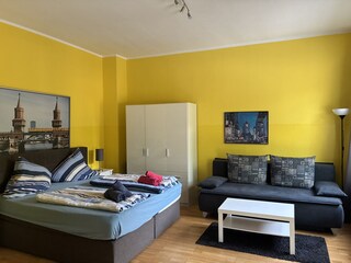 Wohnraum mit Schlafcouch