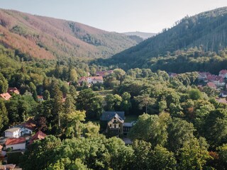 Blick auf den Villenpark und ins Ilsetal mit Brocken