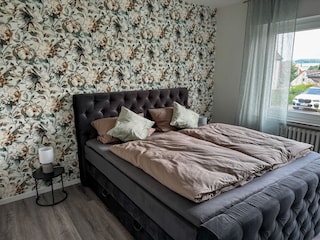 Schlafzimmer mit 180x200 Meter Boxspringbett