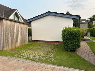 Der Parkplatz direkt am Bungalow