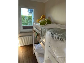 Kinderzimmer mit Etagenbett 70x160cm.