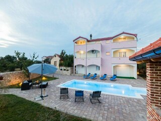 Appartement Lovinac Buitenaudio-opname 3