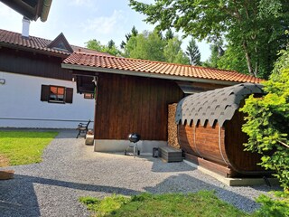 Gartenhaus mit Grillplatz