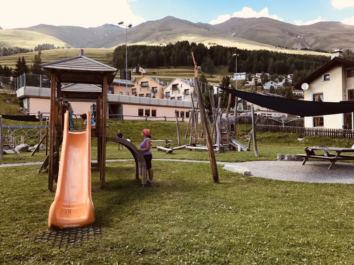 Spielplatz 5 Gehminuten unterhalb der Wohnung