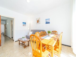 Apartamento Roses Características 12