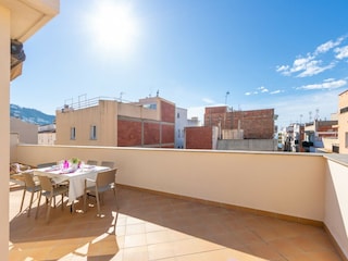 Apartment Roses Outdoor Recording 1