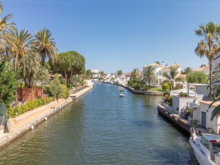 Villa Empuriabrava Buitenaudio-opname 7