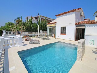 Villa Empuriabrava Buitenaudio-opname 1
