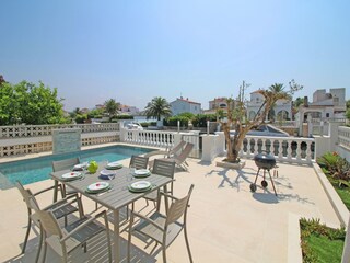 Villa Empuriabrava Buitenaudio-opname 2