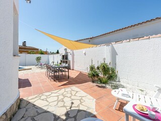 Villa Empuriabrava Buitenaudio-opname 15