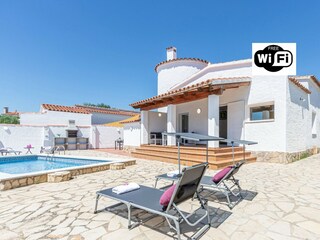 Villa Empuriabrava Buitenaudio-opname 7