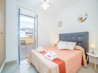 House boat Empuriabrava Features 15