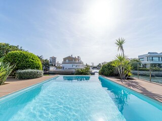 Villa Empuriabrava Buitenaudio-opname 5