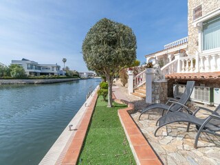 Villa Empuriabrava Buitenaudio-opname 12
