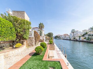 Villa Empuriabrava Buitenaudio-opname 13