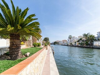 Villa Empuriabrava Buitenaudio-opname 15