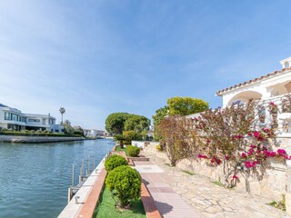 Villa Empuriabrava Buitenaudio-opname 16