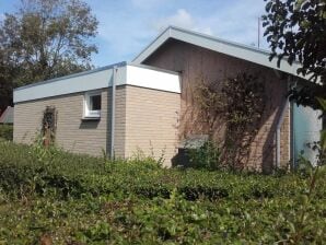 Bungalow à Zeewaard avec Jardin Ensoleillé