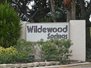 Einfahrt zur Wohnanlage