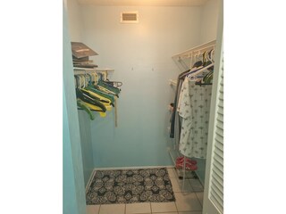 Ankleide mit Zugang vom Badezimmer