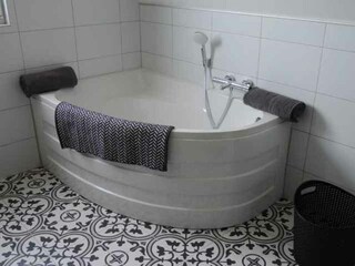 Badezimmer oben, mit Wanne UND Dusche