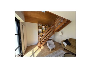 Salon mit Treppe zur Etage